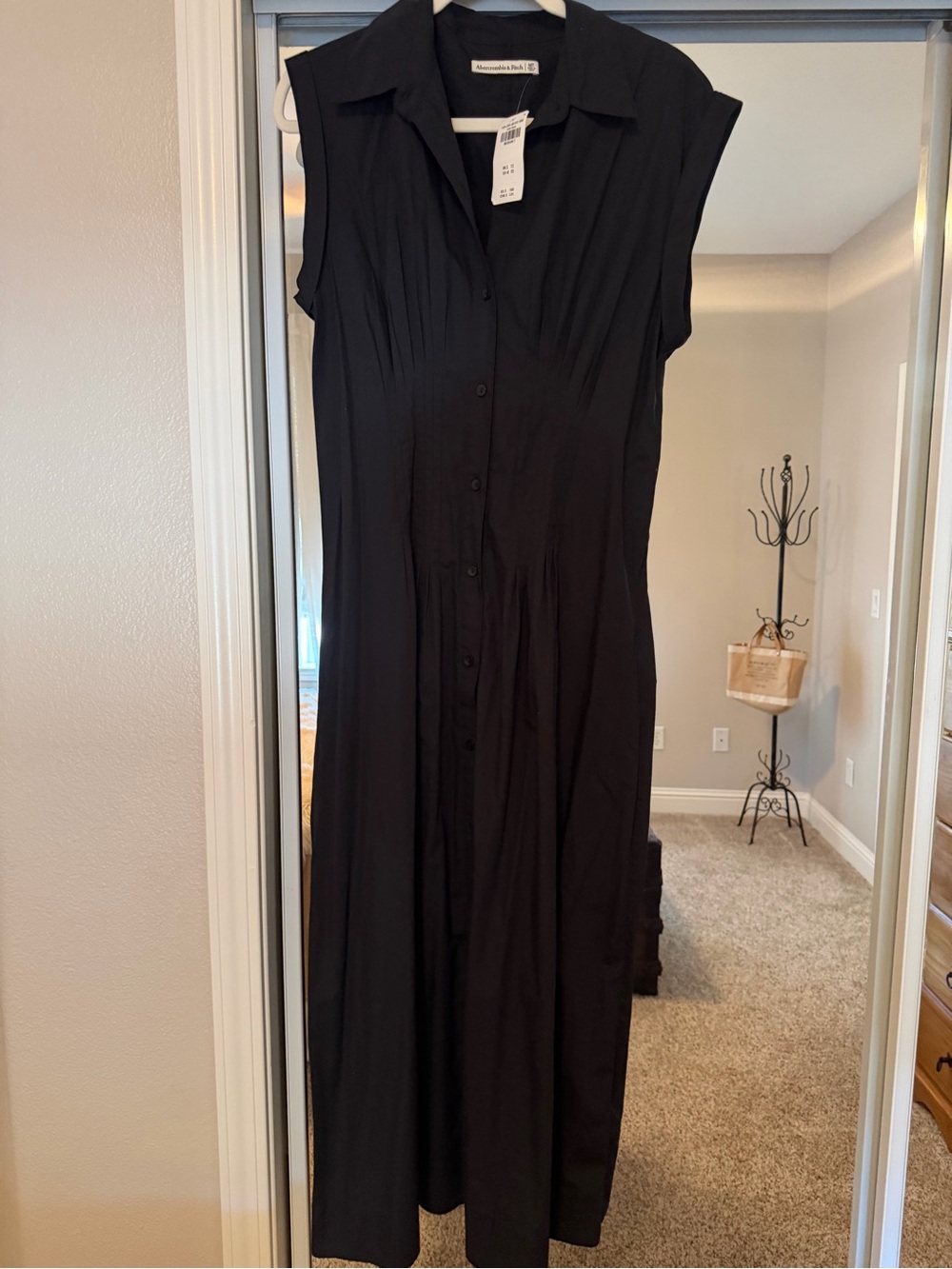 Abercrombie and Fitch Women’s Sleeveless Black Button-Front Maxi Dress